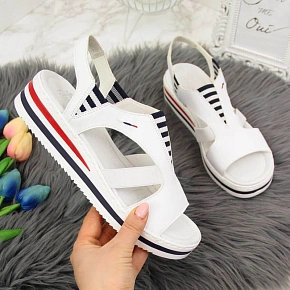 Sandále na platforme Rieker W V02Y5 white Sandále na platforme Rieker W V02Y5 white