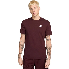 Pánske tričko Nike Club Tee v bordovej farbe AR4997 652 Pánske tričko Nike Club Tee v bordovej farbe AR4997 652