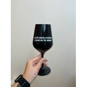 Počkajte chvíľu a ja sa postarám - čierny nerozbitný pohár na víno 470 ml
