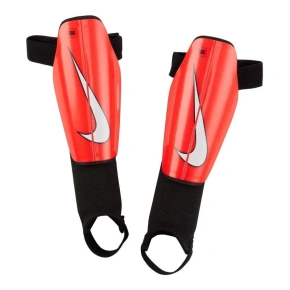 Futbalové chrániče Nike Charge DX4610-635