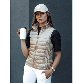 Dámska prešívaná vesta so stojačikom TY4439 béžová - FashionStreet