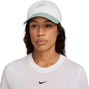 Baseballová čiapka Nike Club bielo-mätová FB5368 105 Baseballová čiapka Nike Club bielo-mätová FB5368 105