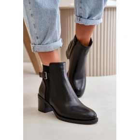Dámske členkové topánky na podpätku DA110 model 199075 Black - Seastar