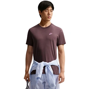 Pánske tričko Nike Club Tee hnedé AR4997 502 Pánske tričko Nike Club Tee hnedé AR4997 502