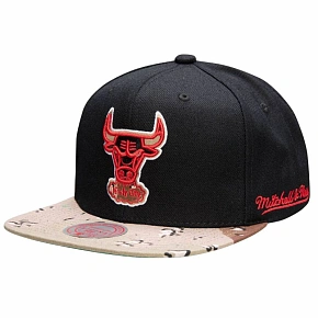 Kšiltovka Mitchell & Ness NBA HWC Chicago Bulls Choco Camo - HHSS1101-CBUYYPPPBLCK Kšiltovka Mitchell & Ness NBA HWC Chicago Bulls Choco Camo - HHSS1101-CBUYYPPPBLCK