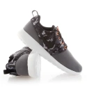 Detský juniorský model Roshe One Print 677782-004 - Nike